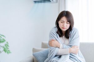 冷房病と肩こりが気になるときの対策は？